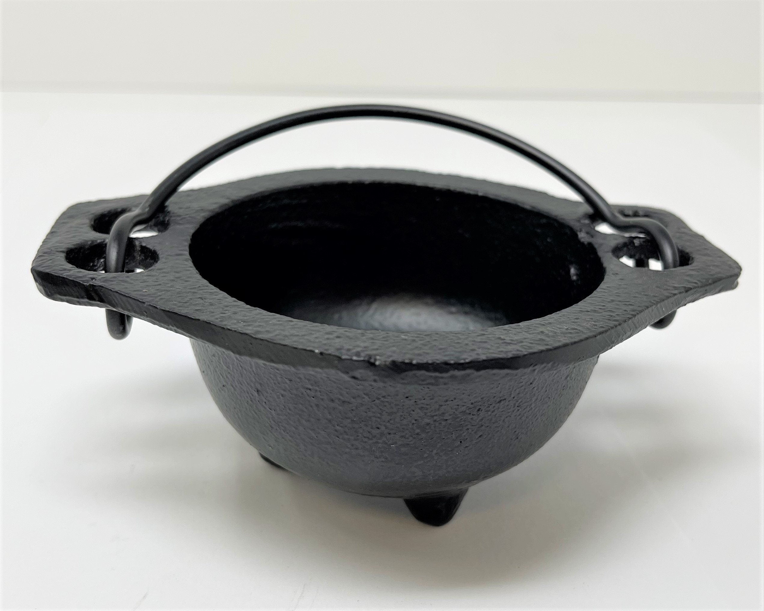 Cast Iron Cauldron With Handles – Aromatic Waterfall